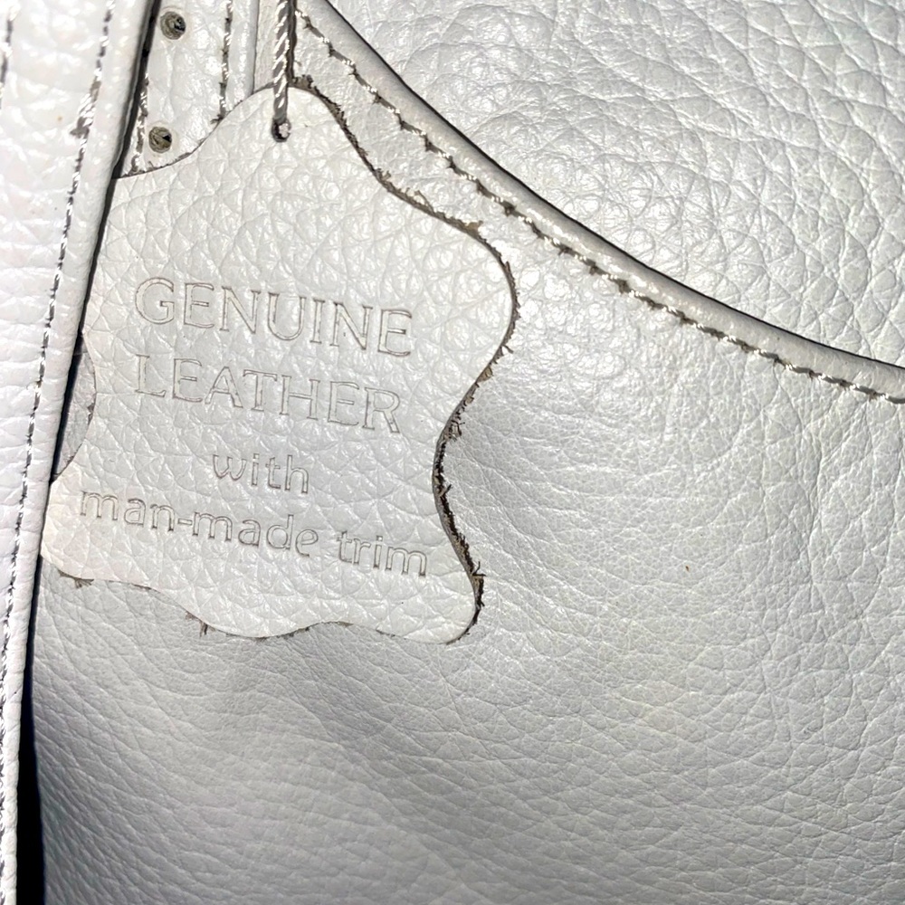 Beautiful white bag!